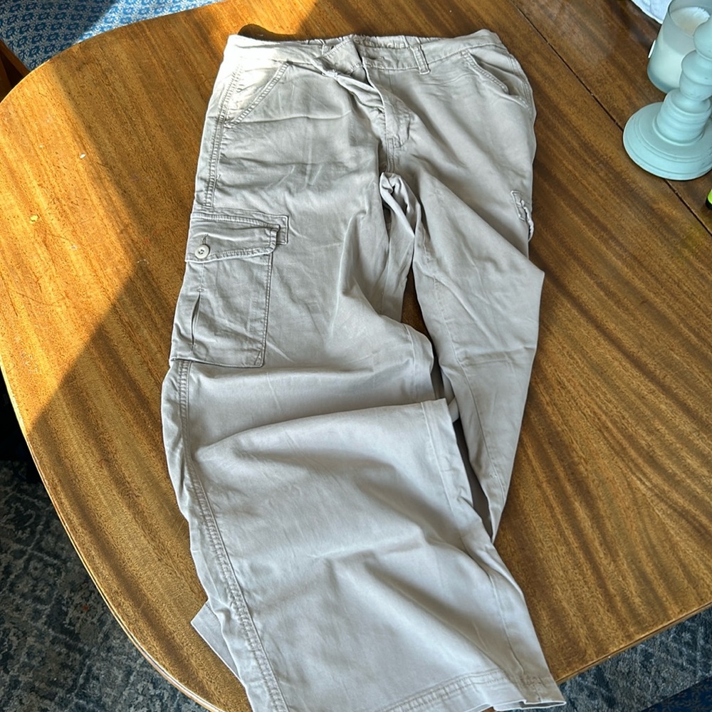 American eagle khaki cargos